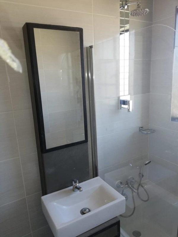 2 Bedroom Property for Sale in Van Riebeeck Park Western Cape